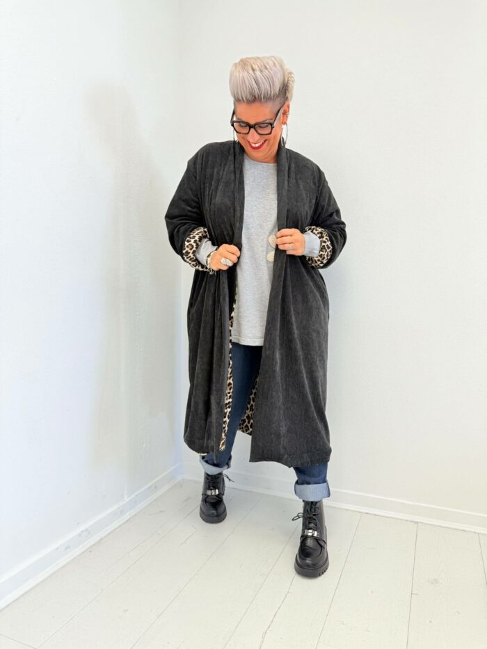 Veste longue fluide avec détails imprimé léopard – Image 9