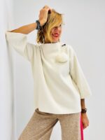 Pull Manches 3/4 VALENTYNE – Détail pompon et col montan – Image 4