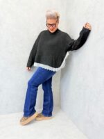 Pull col montant avec dentelle – Grande Taille