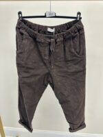 Pantalon en velours côtelé coupe détente avec lien à la taille – Image 5