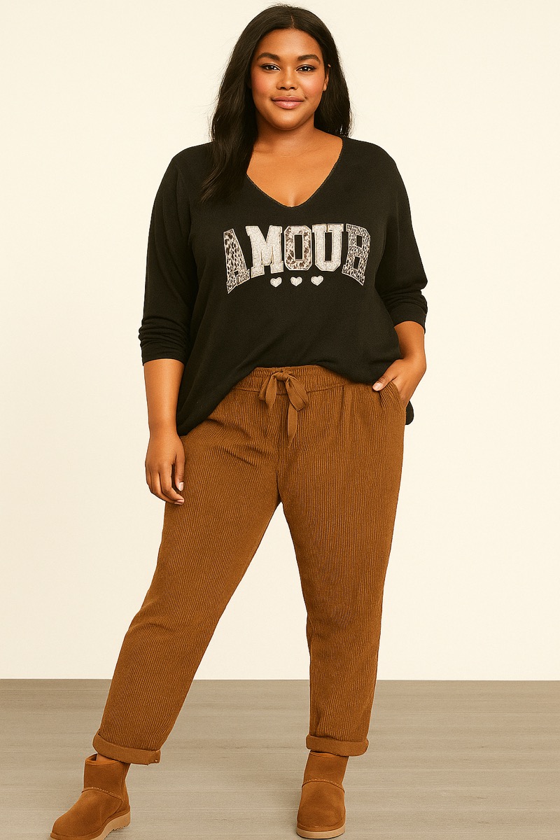 03112025-004 Pull “Amour” à message texturé – Image 1