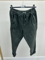 Pantalon en velours côtelé coupe détente avec lien à la taille – Image 3