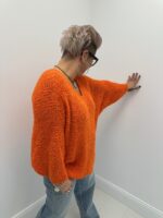 Pull oversize texturé à col V – Maille bouclette douce – Image 3