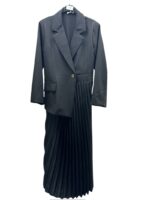 Ensemble blazer et jupe plissée taupe – Élégance structurée grande taille – Image 2