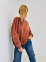 Sweat à œillets métalliques – Image 3