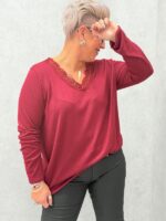 Pull col dentelle