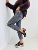 Jean Mom Fit gris délavé – Image 3