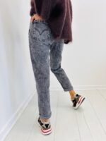 Jean Mom Fit gris délavé – Image 4