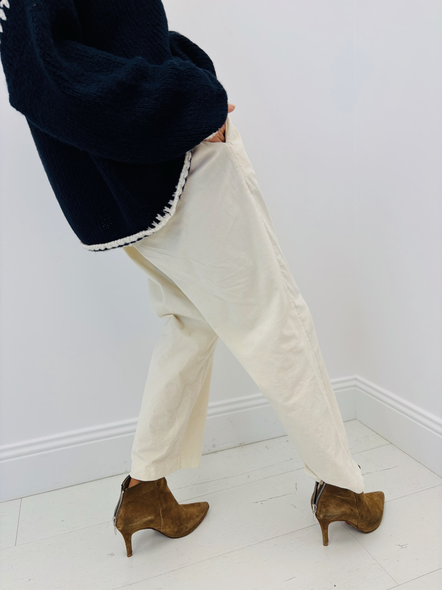 09812DDE-0CED-4E50-82C7-E123C439148C Pantalon Coton – Coupe Carotte – Image 5
