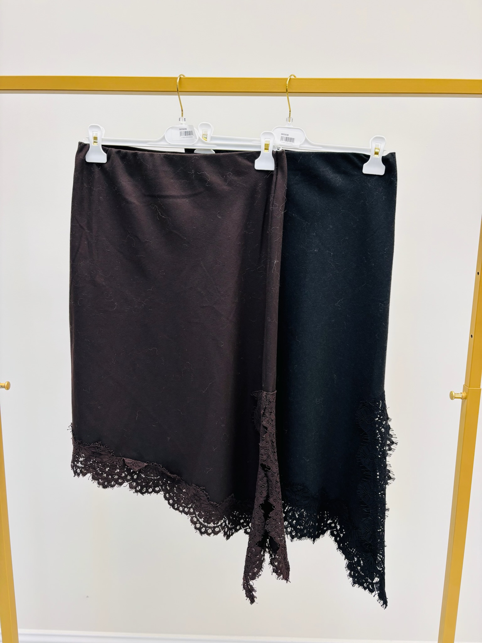 0F32971A-A5FD-41FD-BB92-574B06C23D9D Jupe Asymétrique Dentelle – Chic italien 🇮🇹 – Image 2