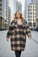 Manteau long à carreaux – Collection Grande Taille – Image 3
