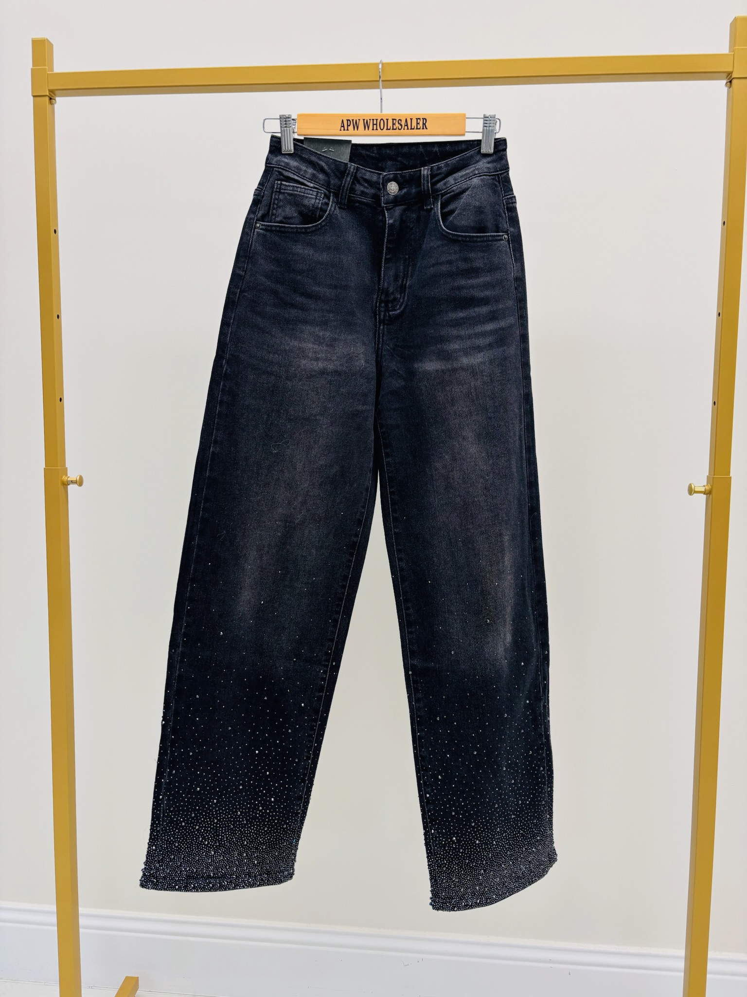 11C11C6F-C3B2-4E2A-A2F2-7C8522D95399 Jean Wide Leg Noir strassé – Élégance urbaine et éclat moderne – Image 2