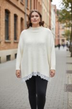 Pull col montant avec dentelle – Grande Taille