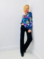 Pull Imprimé Artistique Multicolore – Explosion de couleur et style affirmé – Image 3