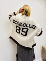 Gilet “SOULCLUB 89” – Maille douce à rayures – Image 3