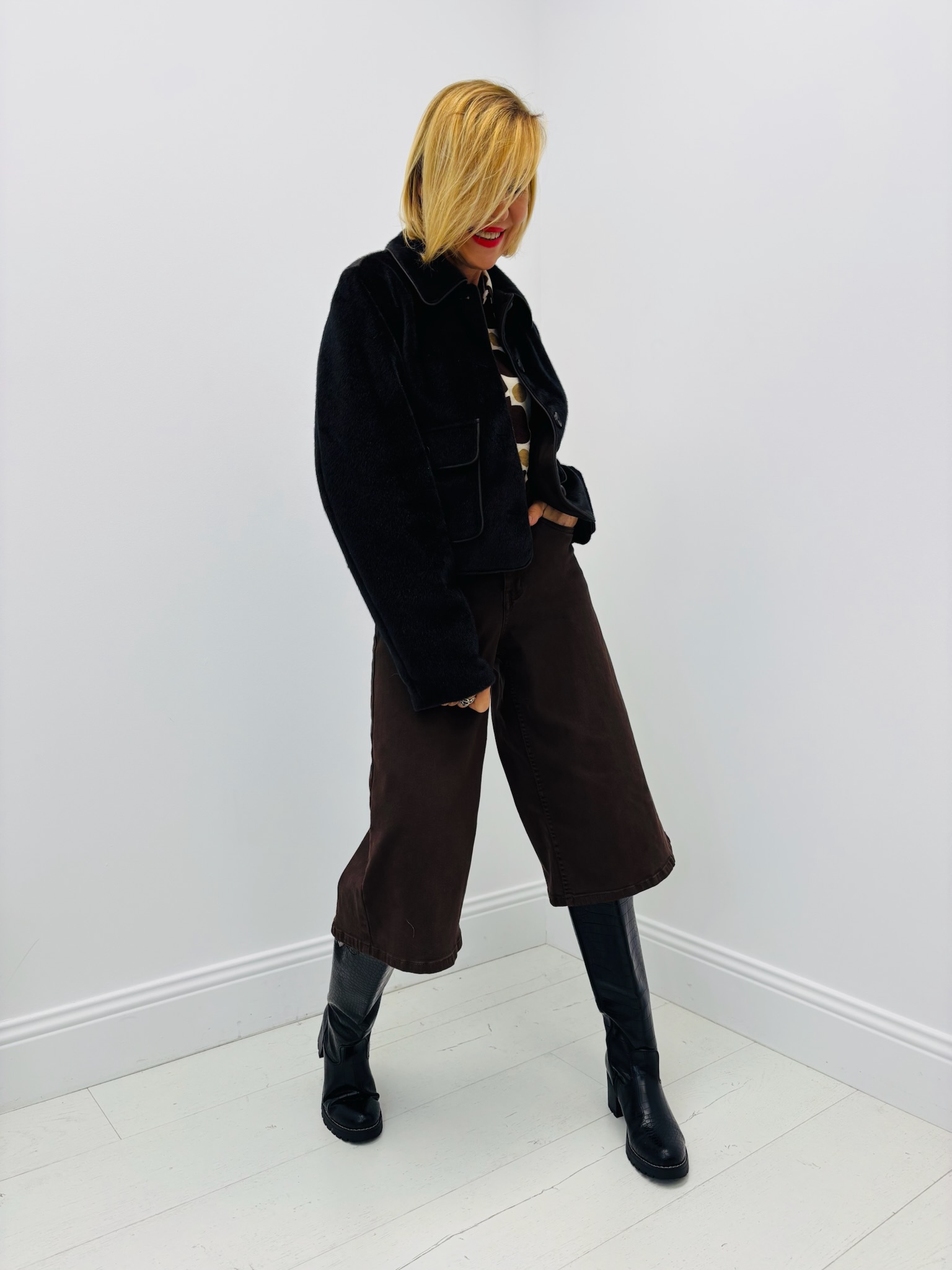 1D29A459-9FBF-445E-80C9-F15B3399E74A Veste Fausse Fourrure matière Végane – Image 5