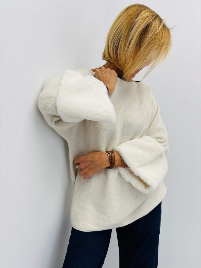 Pull doux en viscose – manches effet fausse fourrure – Marque VALENTYNE – Image 3