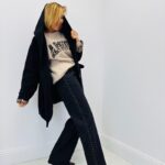 Manteau Doux à Capuche & Détails Léopard – Chaleur Moderne & Style Audacieux