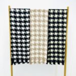 Écharpe Motif Pied-de-Poule – Chic Intemporel & Touche Graphique