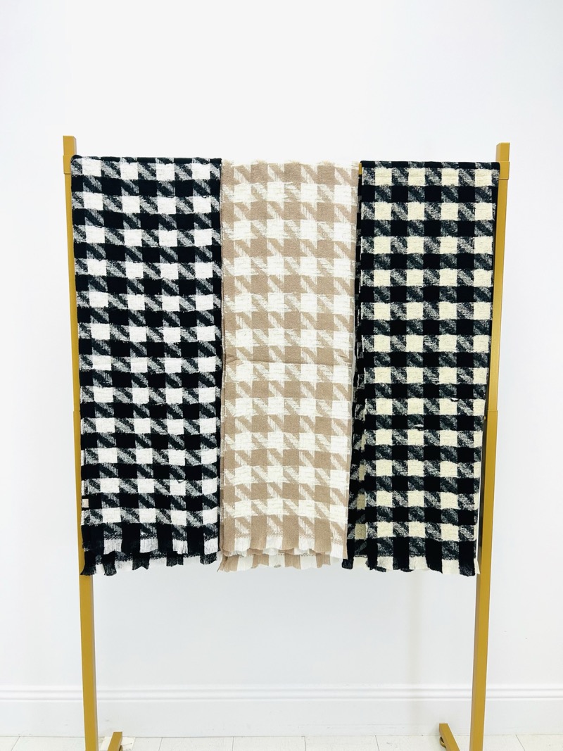 14112025-003 Écharpe Motif Pied-de-Poule – Chic Intemporel & Touche Graphique – Image 1