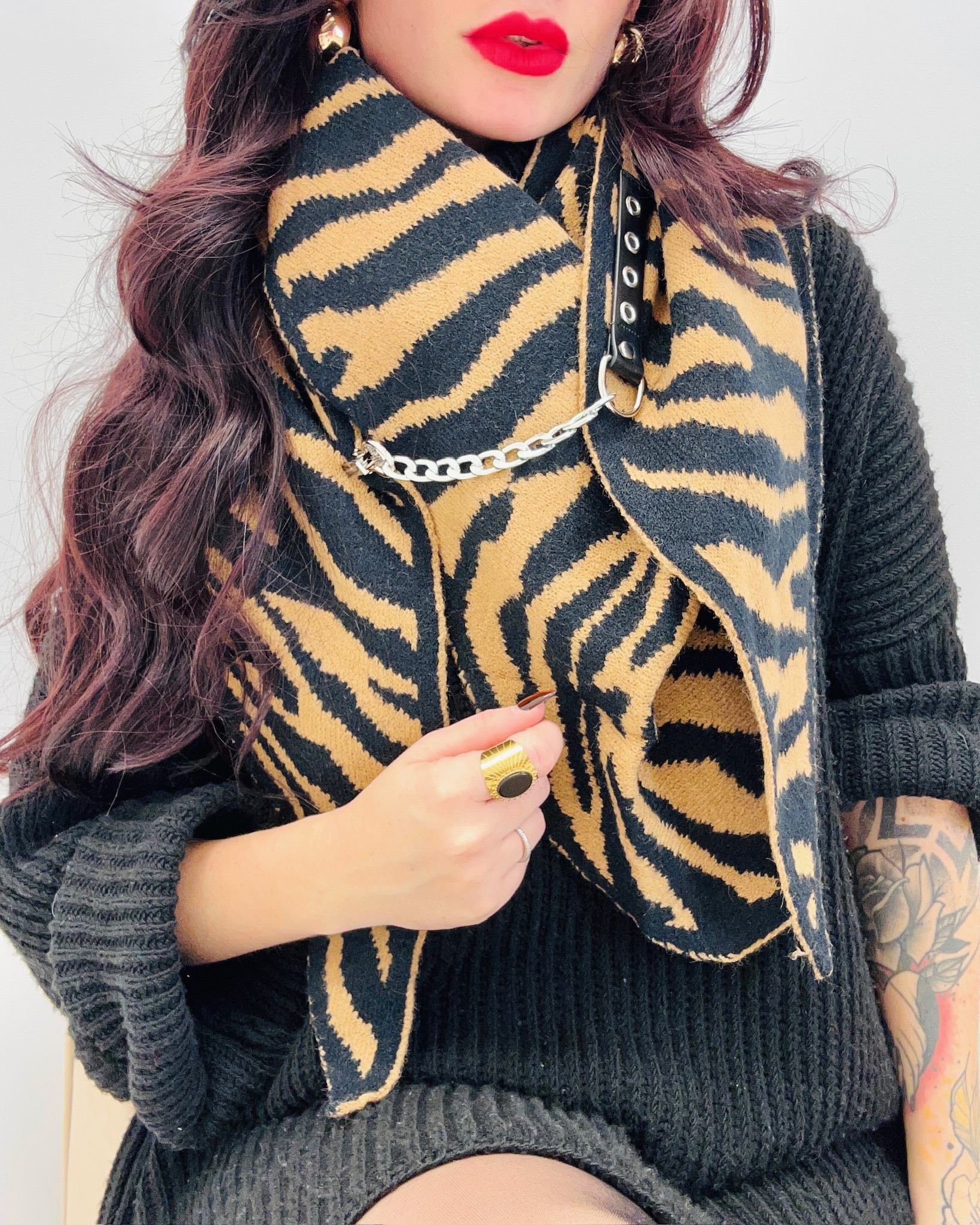 14112025-003 Écharpe Triangle Zébrée Viscose Laine – Style Sauvage & Détail Chaîne Chic – Image 1