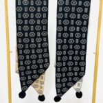 Écharpe Pompon Motif Œil – Chaleur Douce & Style Protecteur