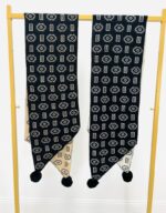 Écharpe Pompon Motif Œil – Chaleur Douce & Style Protecteur