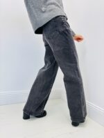 Jean Wide Leg Clouté – Silhouette Élancée & Détails Rock-Chic – Image 2