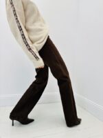 Jean Coupe Flared Chocolat – Silhouette Élancée & Style Chic – Image 5