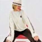 Pull Doux “Self Love Club” – Chic Décontracté & Détails Tressés