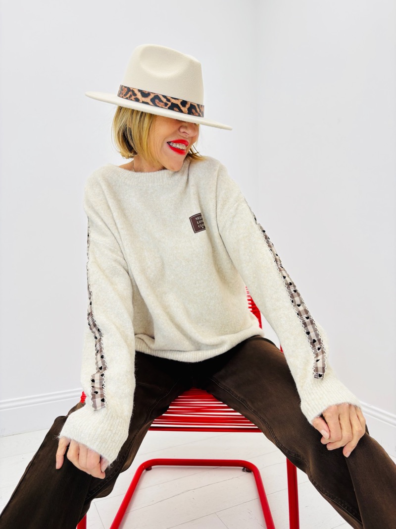 19112025-001 Pull Doux “Self Love Club” – Chic Décontracté & Détails Tressés – Image 1