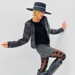 Veste Courte à Sequins & Velours – Éclat Raffiné & Silhouette Chic