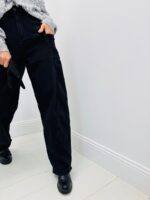 Jean Coupe Barrel Noir – Modernité Oversize & Silhouette Structurée – Image 4