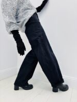 Jean Coupe Barrel Noir – Modernité Oversize & Silhouette Structurée – Image 3