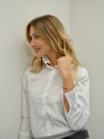 Chemise Blanche Col Volanté Coton – Élégance Moderne & Détail Couture – Image 5