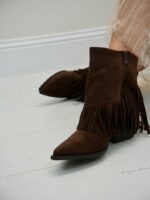 Boots Western Suédées à Franges – Style Bohème & Silhouette Affinée – Image 3