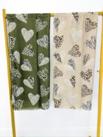 Foulard Imprimé Cœurs – Léopard & Zèbre Mix, Tendance & Ultra Doux – Image 2