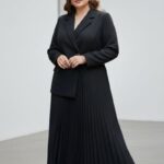 Ensemble blazer et jupe plissée taupe – Élégance structurée grande taille