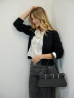 Gilet Noir Boutons Nœuds – Charme Féminin & Intemporel Chic – Image 4