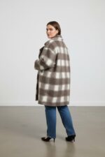 Manteau long à carreaux – Collection Grande Taille – Image 8