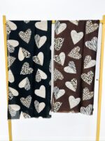 Foulard Imprimé Cœurs – Léopard & Zèbre Mix, Tendance & Ultra Doux