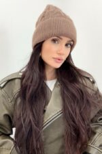 Bonnet Maille Torsadée – Chaud, Moderne & Ultra-Couleur