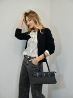 Gilet Noir Boutons Nœuds – Charme Féminin & Intemporel Chic – Image 2