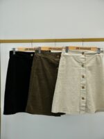 Jupe Velours Côtelé Boutonnée – Style Rétro Chic & Douceur d’Hiver – Image 5