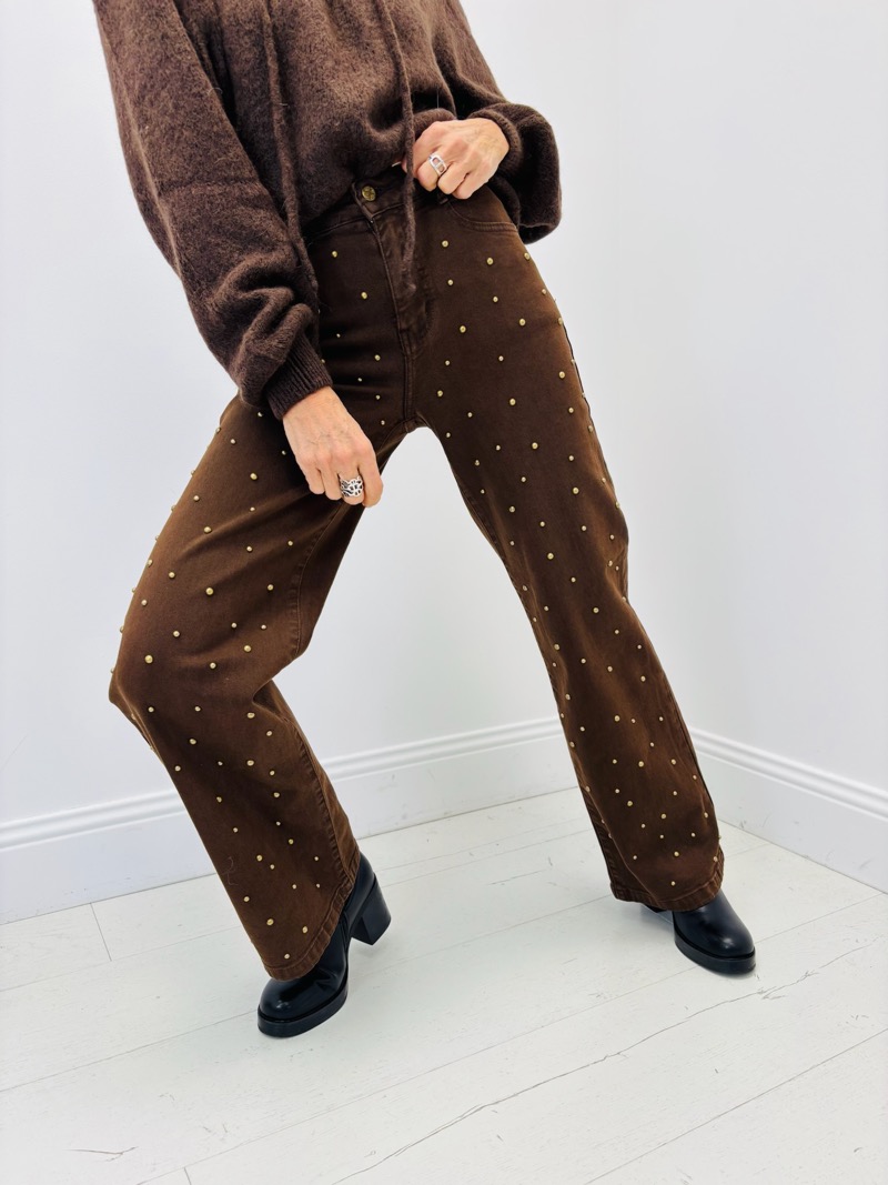 21112025-001 Jean Wide Leg Clouté – Silhouette Moderne & Détails Dorés Tendance – Image 1