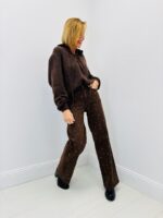 Jean Wide Leg Clouté – Silhouette Moderne & Détails Dorés Tendance – Image 4