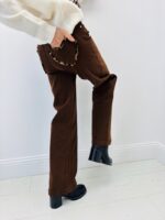 Jean Wide Leg Détail Cœurs Léopard – Silhouette Moderne & Touche Glam