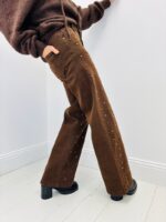 Jean Wide Leg Clouté – Silhouette Moderne & Détails Dorés Tendance – Image 5