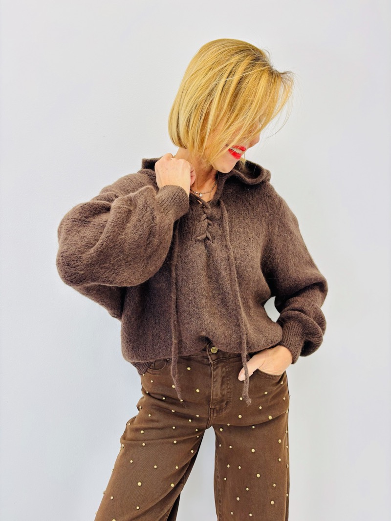 21112025-005 Pull à Capuche Lacé – Maille Douce Alpaga & Style Cozy Chic – Image 1