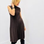 Robe Plissée Sans Manches 52% Viscose – Élégance Italienne & Confort Premium